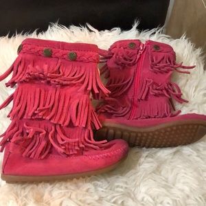 Minnetonka Pink Suede fringe Boots, size 9